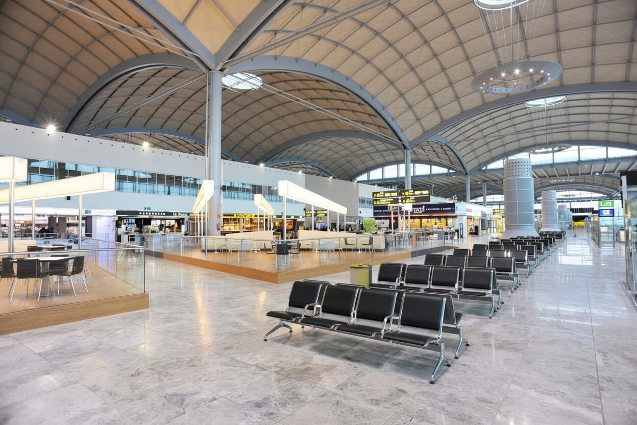 Intérieur de la Nueva Área Terminal de l'Aéroport Alicante