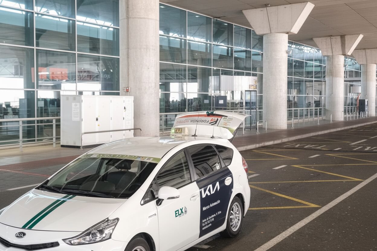 Taxi officiel à la station de l'Aéroport Alicante